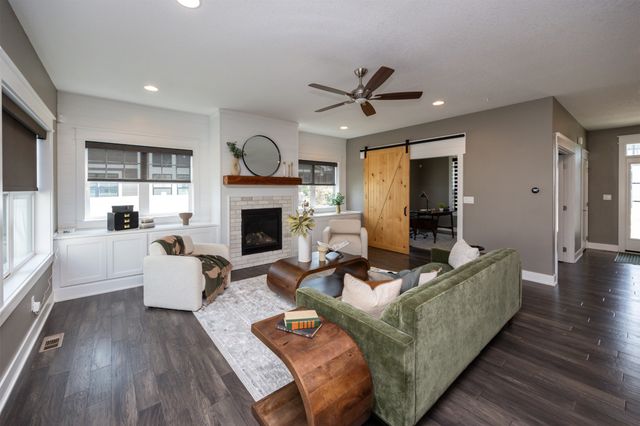 1521 SW Westview Drive, Ankeny, IA 50023