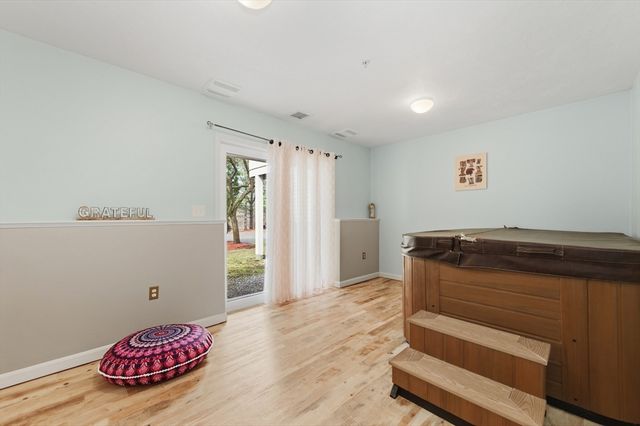 35 Collins St 61, Danvers, MA 01923