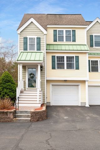 35 Collins St 61, Danvers, MA 01923
