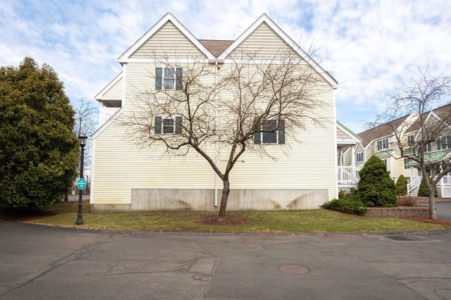 35 Collins St 61, Danvers, MA 01923