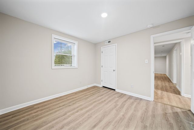 1860 Memorial Dr Apt C, Clarksville, TN 37043