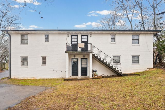 1860 Memorial Dr Apt C, Clarksville, TN 37043
