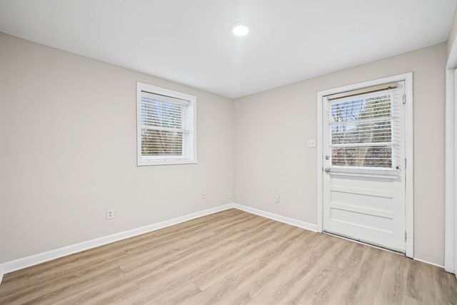 1860 Memorial Dr Apt C, Clarksville, TN 37043