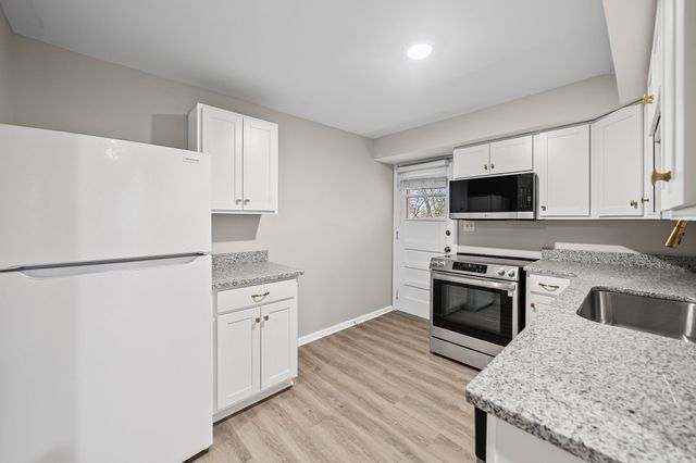 1860 Memorial Dr Apt C, Clarksville, TN 37043