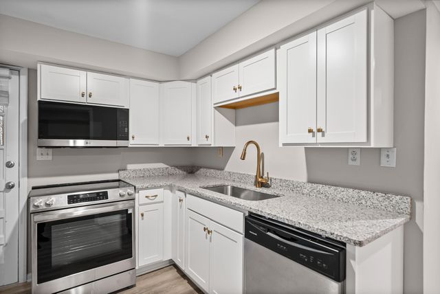 1860 Memorial Dr Apt C, Clarksville, TN 37043
