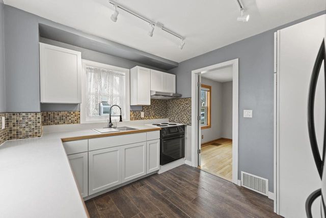 419 THEODORE Street, Loves Park, IL 61111