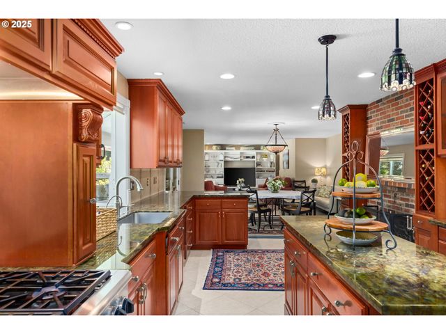 1505 COUNTRY CLUB Rd, Lake Oswego, OR 97034