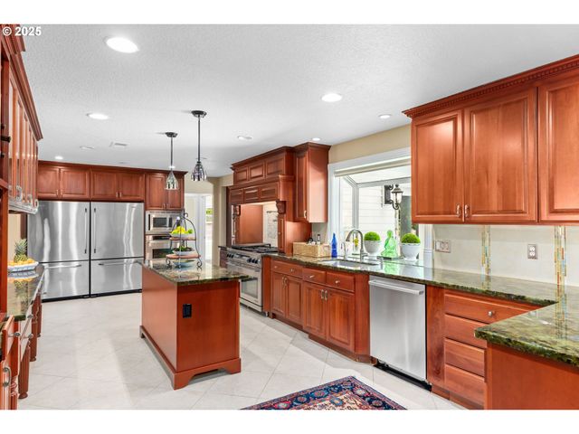 1505 COUNTRY CLUB Rd, Lake Oswego, OR 97034