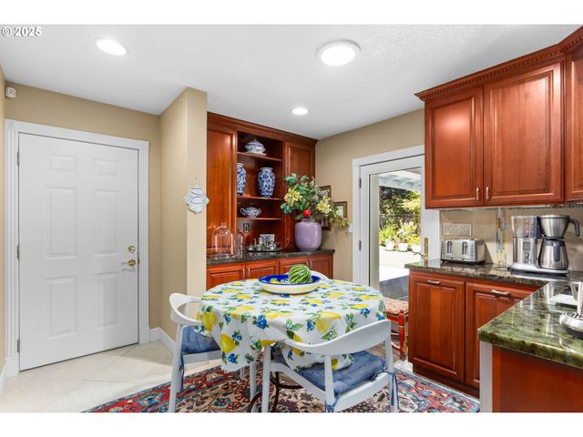 1505 COUNTRY CLUB Rd, Lake Oswego, OR 97034