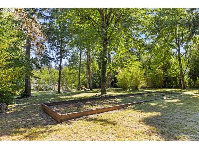 1505 COUNTRY CLUB Rd, Lake Oswego, OR 97034