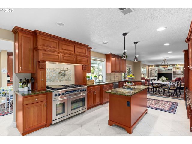 1505 COUNTRY CLUB Rd, Lake Oswego, OR 97034