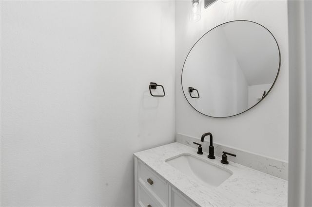 819 W 19th Street, Houston, TX 77008