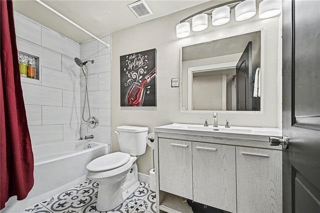 601 Kaw Drive, Edwardsville, KS 66111