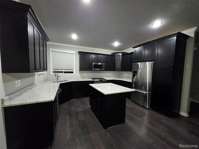 15342 Amberfield Drive, Macomb, MI 48042