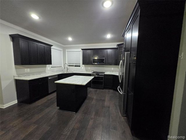 15342 Amberfield Drive, Macomb, MI 48042