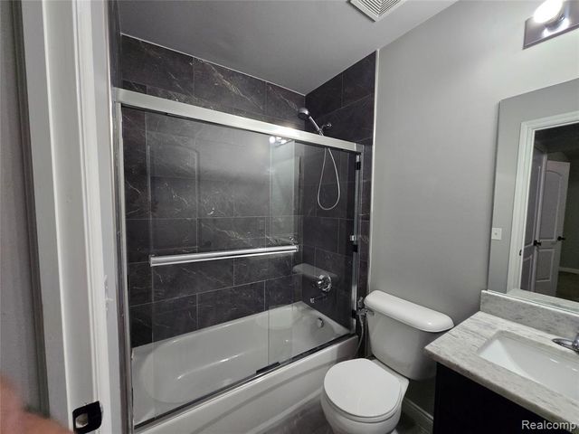 15342 Amberfield Drive, Macomb, MI 48042