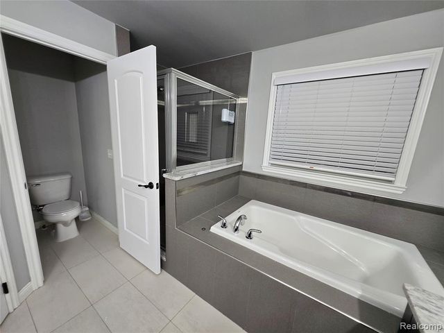 15342 Amberfield Drive, Macomb, MI 48042