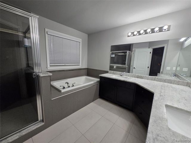 15342 Amberfield Drive, Macomb, MI 48042