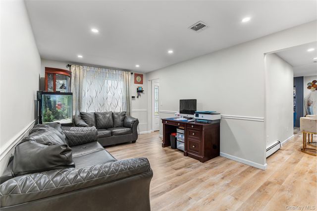 18 Valley Drive, Nanuet, NY 10954