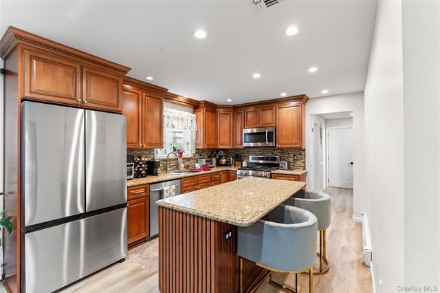 18 Valley Drive, Nanuet, NY 10954