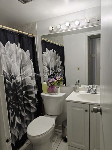 4311 Crystal Lake Dr 120, Deerfield Beach, FL 33064