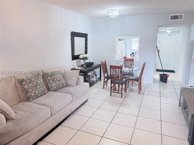 4311 Crystal Lake Dr 120, Deerfield Beach, FL 33064
