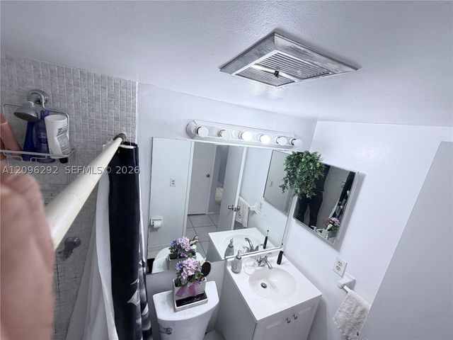 4311 Crystal Lake Dr 120, Deerfield Beach, FL 33064