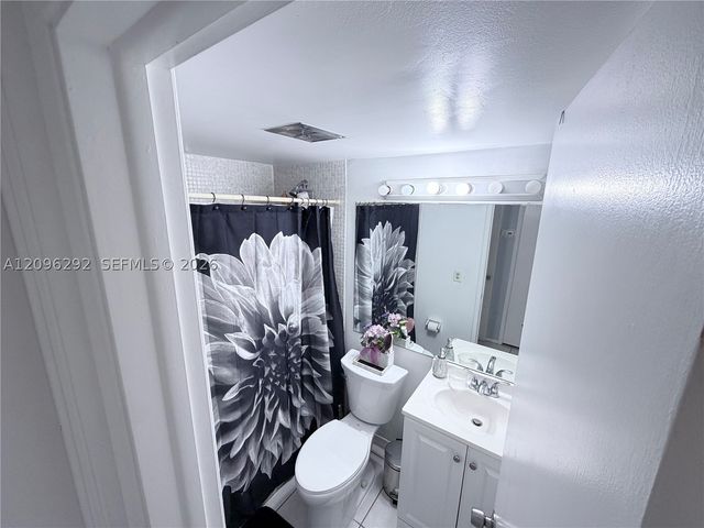4311 Crystal Lake Dr 120, Deerfield Beach, FL 33064