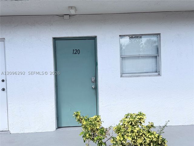 4311 Crystal Lake Dr 120, Deerfield Beach, FL 33064
