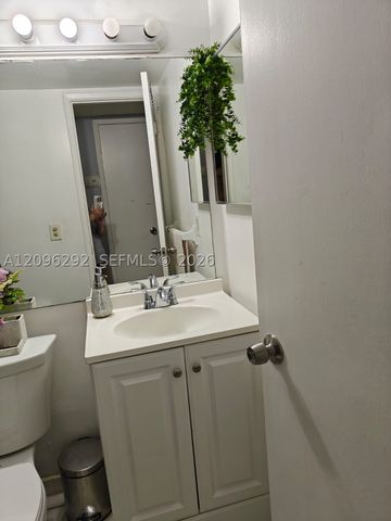 4311 Crystal Lake Dr 120, Deerfield Beach, FL 33064