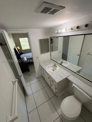 4311 Crystal Lake Dr 120, Deerfield Beach, FL 33064