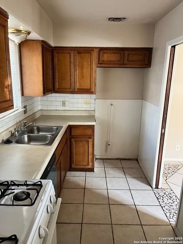 159 Ave Del Rey, San Antonio, TX 78216