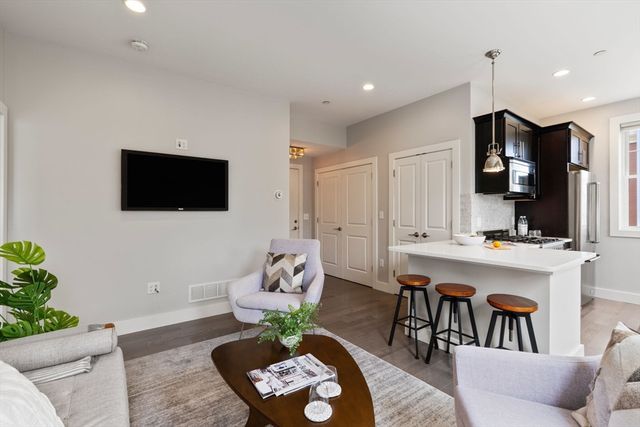 57 Pitman St 2A, Somerville, MA 02143