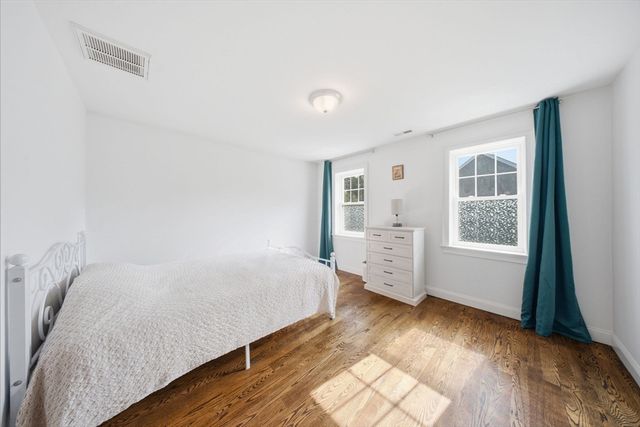 35 Milford St, Medway, MA 02053