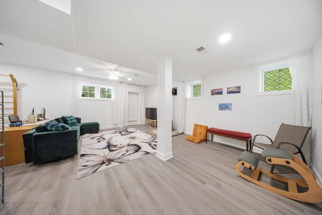 35 Milford St, Medway, MA 02053
