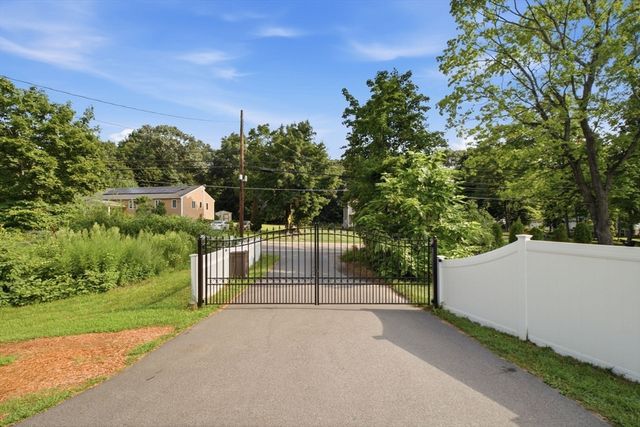 35 Milford St, Medway, MA 02053