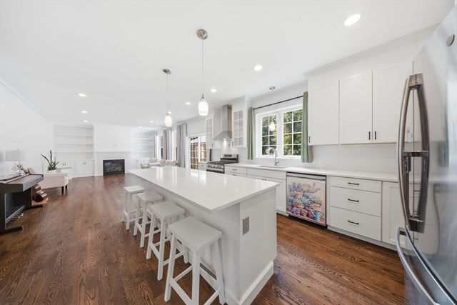 35 Milford St, Medway, MA 02053