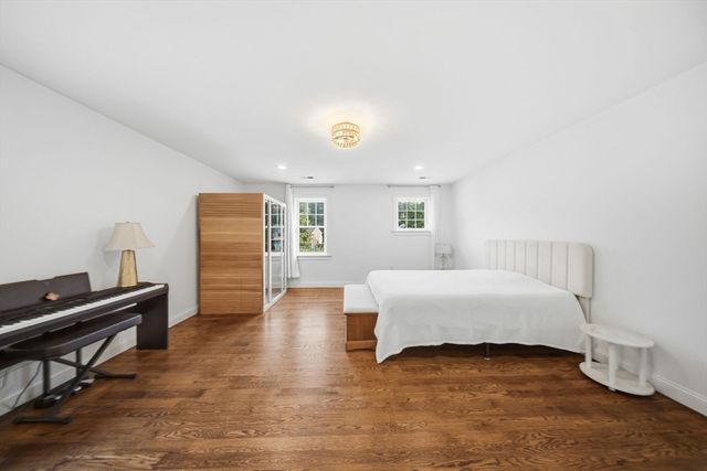 35 Milford St, Medway, MA 02053