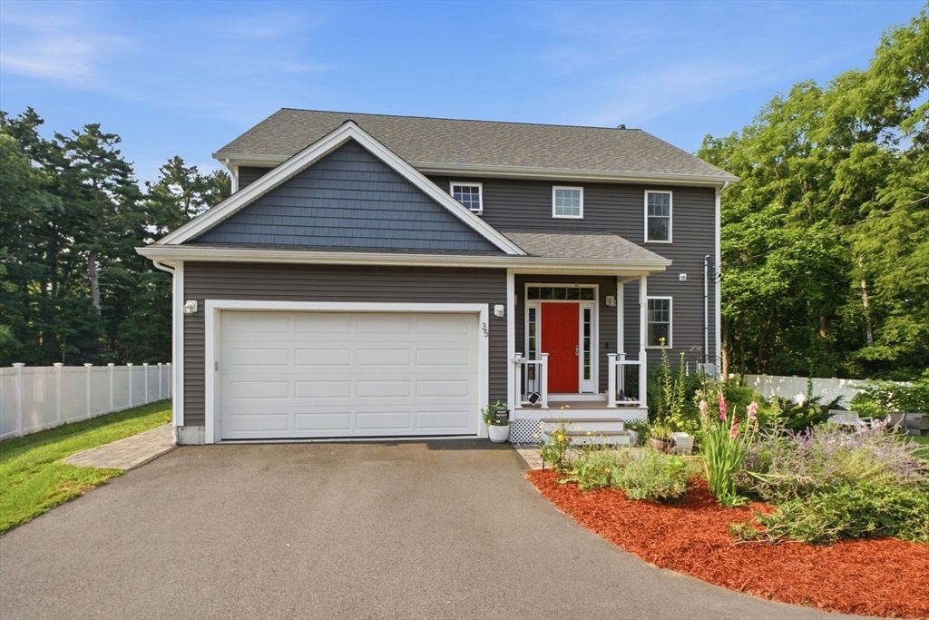 35 Milford St, Medway, MA 02053