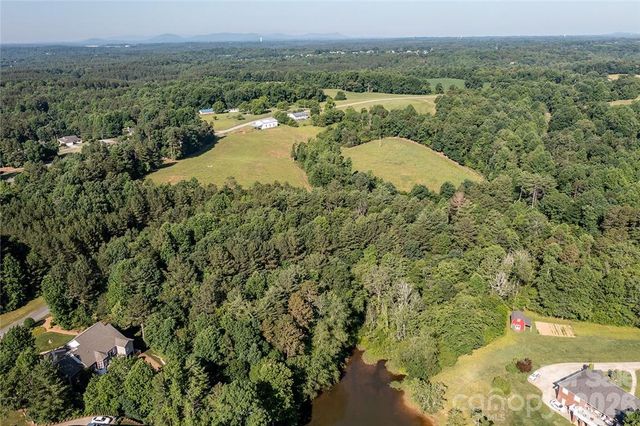 4856 Rio De Luna Drive 31,32, & 33, Hickory, NC 28601
