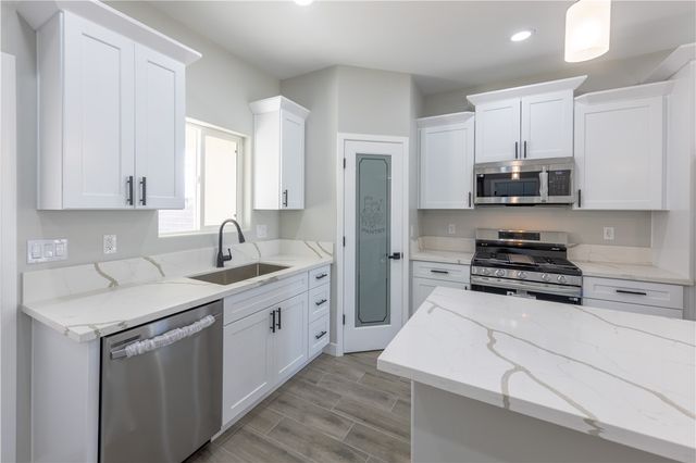 1924 Surf And Sand Drive, Bullhead City, AZ 86442