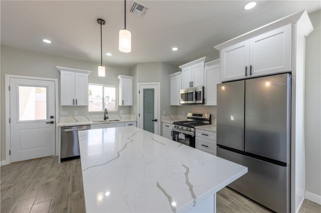 1924 Surf And Sand Drive, Bullhead City, AZ 86442