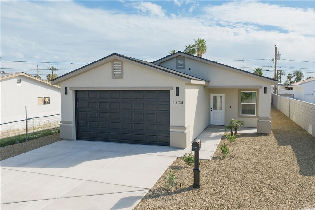 1924 Surf And Sand Drive, Bullhead City, AZ 86442