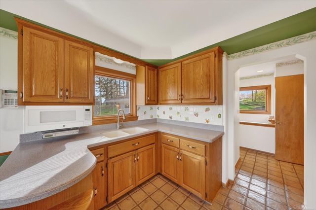 4001 Huhn Circle, Shelby Twp, MI 48316