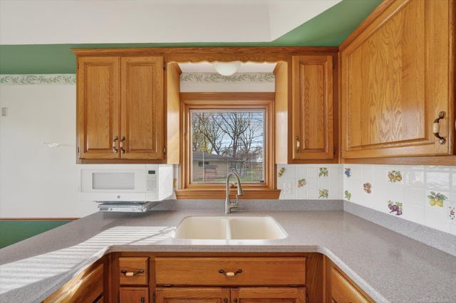 4001 Huhn Circle, Shelby Twp, MI 48316