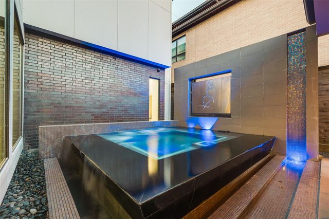 2014 Park Street, Houston, TX 77019