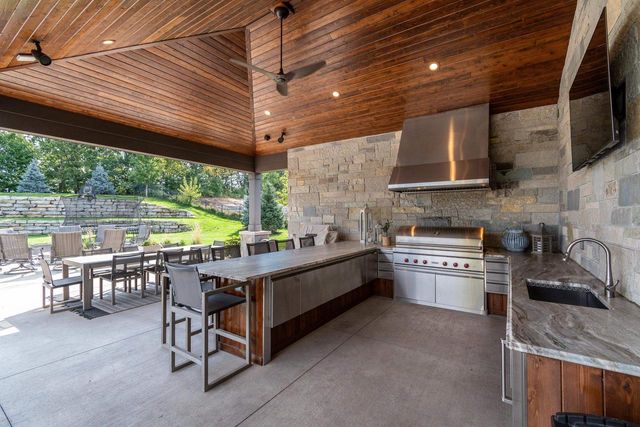 9809 Trappers Trail, Middleton, WI 53562