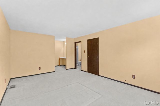 12787 Parkway Estates Drive, St Louis, MO 63146