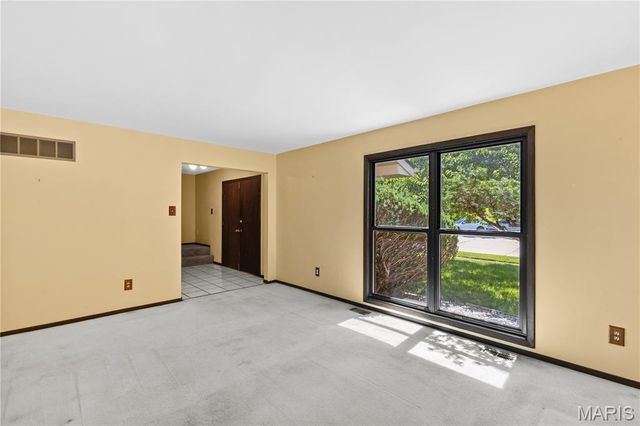 12787 Parkway Estates Drive, St Louis, MO 63146