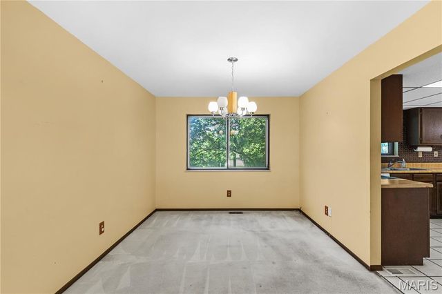 12787 Parkway Estates Drive, St Louis, MO 63146